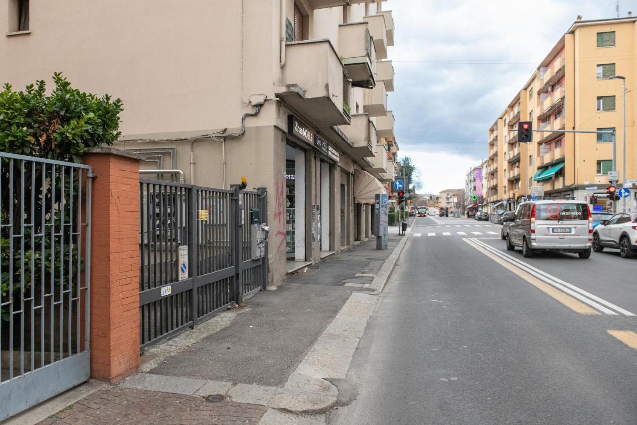 Fashion Apartment Gold Bologna With Jacuzzi & Car Garage Exterior foto
