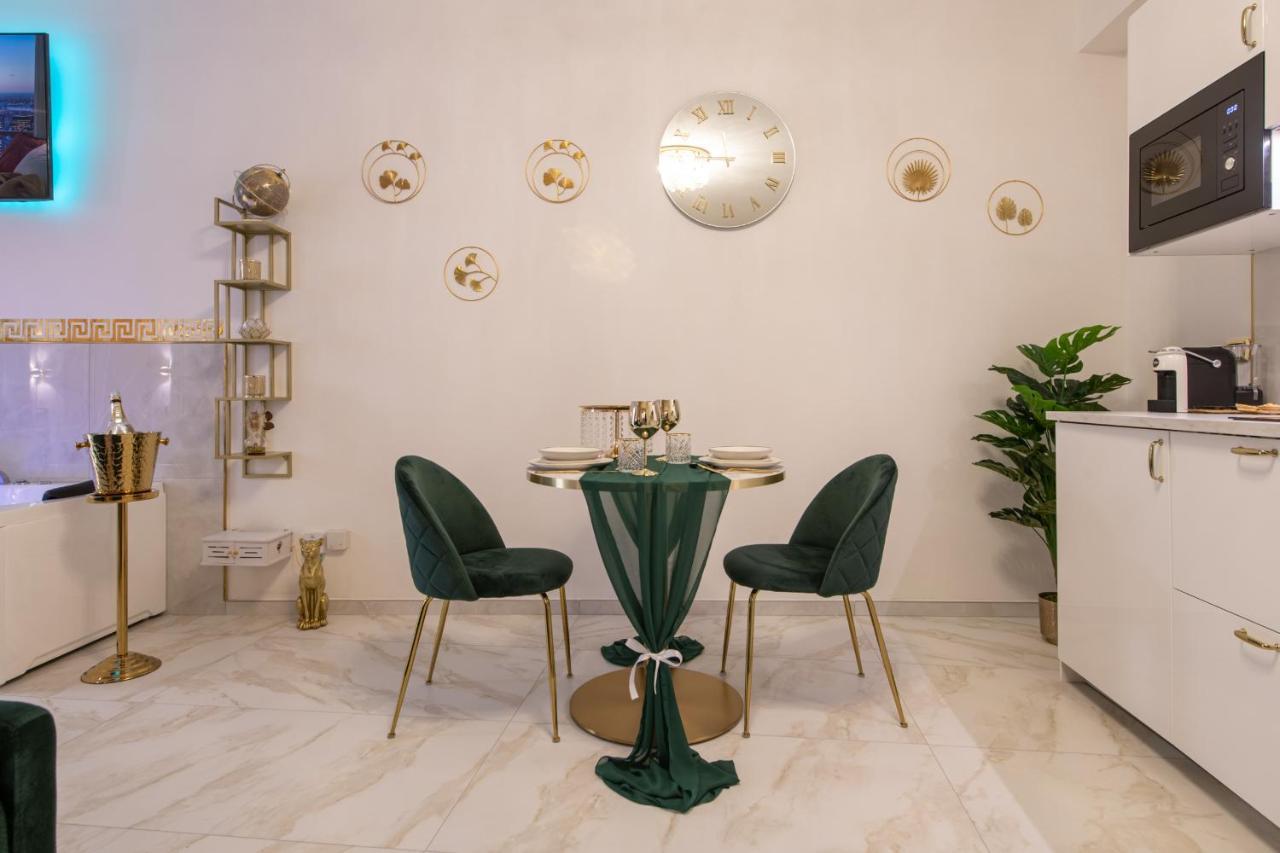 Fashion Apartment Gold Bologna With Jacuzzi & Car Garage Exterior foto